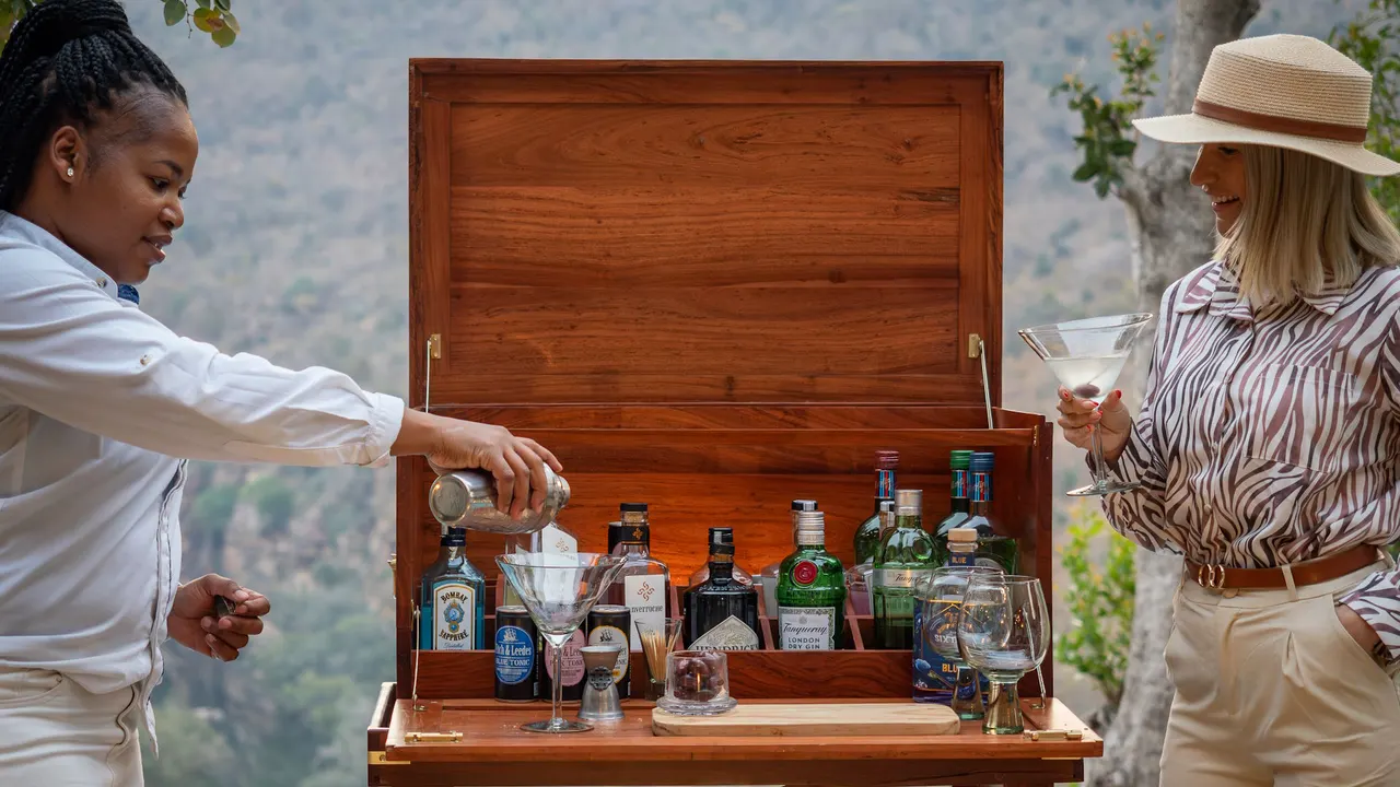 Clifftop Exclusive Safari Hideaway — image 10