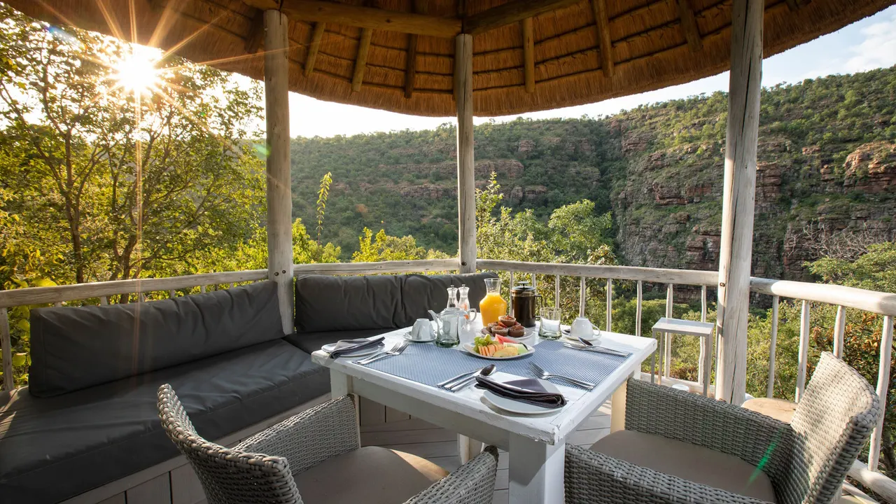 Clifftop Exclusive Safari Hideaway — image 11