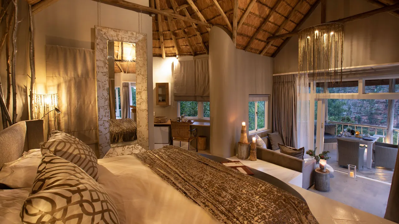 Clifftop Exclusive Safari Hideaway — image 3