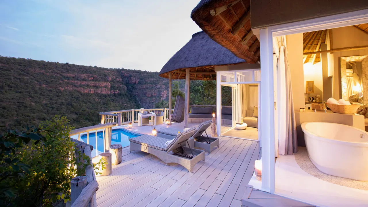Clifftop Exclusive Safari Hideaway — image 1
