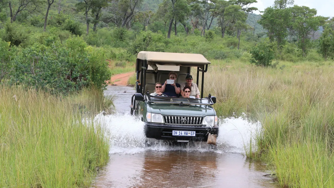 Inzalo Safari Lodge — image 8