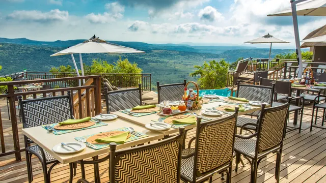 Umzolozolo Safari Lodge — image 3