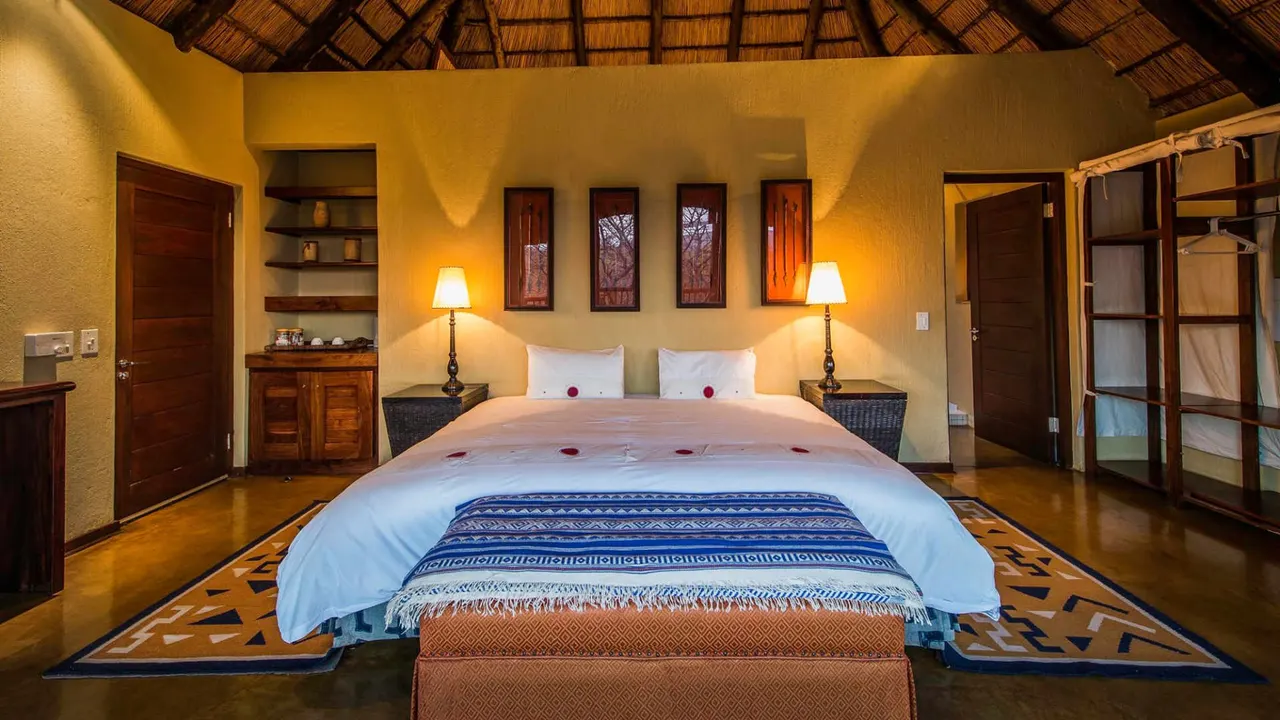 Tshwene Lodge — image 11