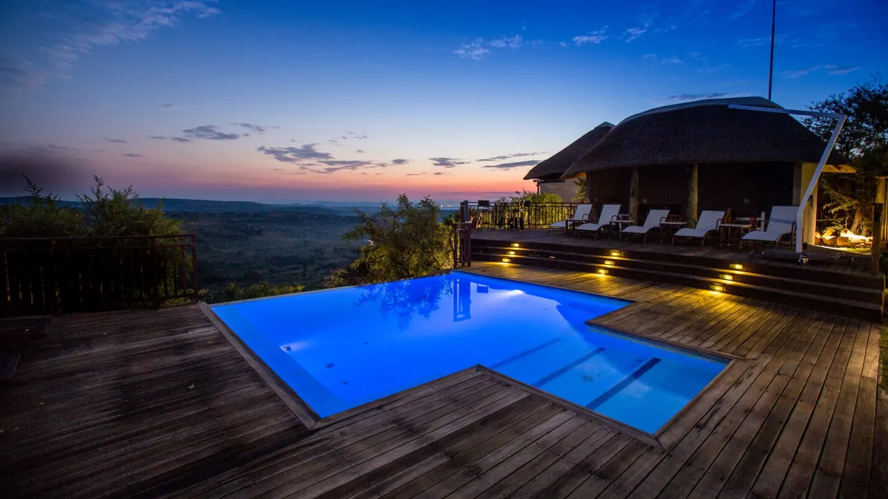 Umzolozolo Safari Lodge — image 8
