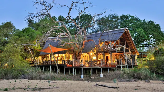 Rhino Post Safari Lodge — image 1