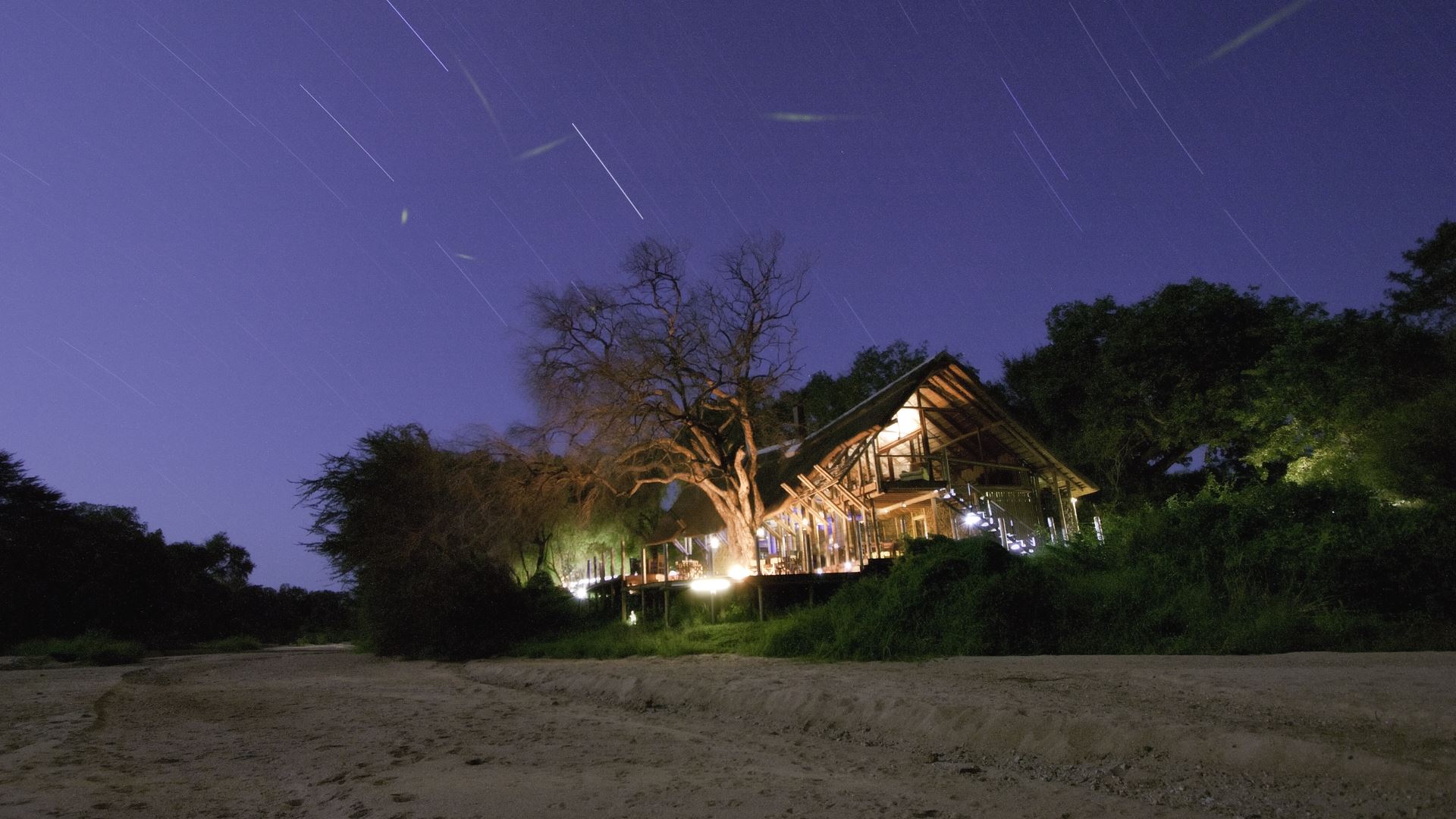 Rhino Post Safari Lodge — image 2