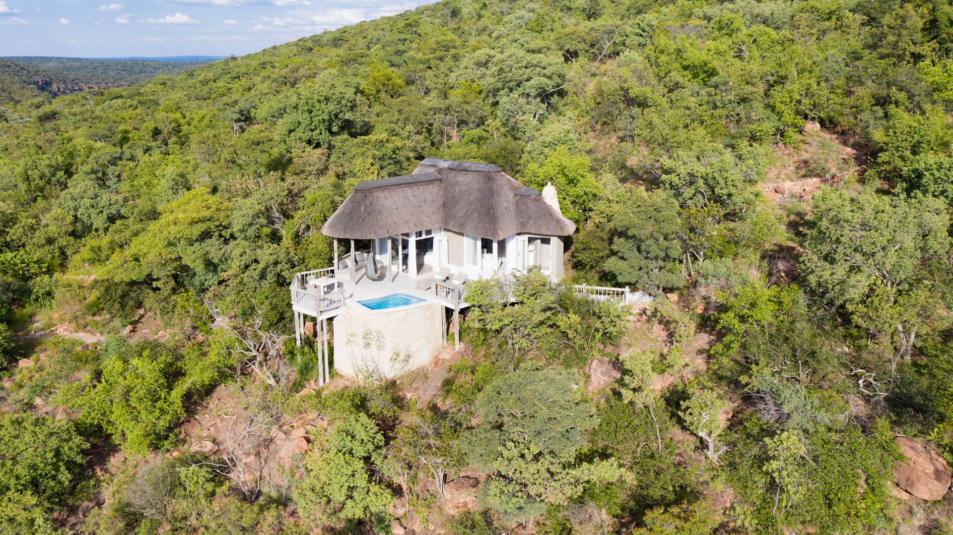 Clifftop Exclusive Safari Hideaway — image 1