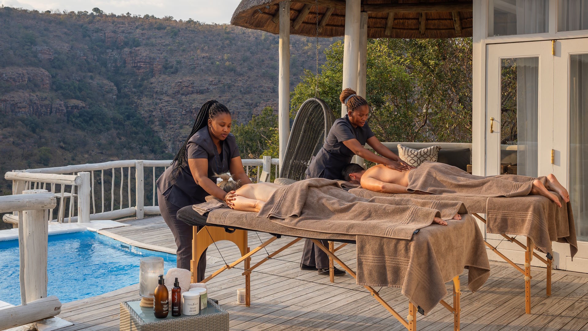 Clifftop Exclusive Safari Hideaway — image 3